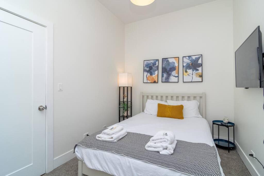 Mccormick Place Homie 3br And 2ba With Optional Parking For Up To 8 Guests Chicago