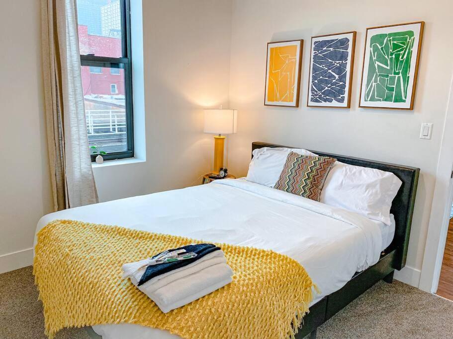 Mccormick Place Homie 3br And 2ba With Optional Parking For Up To 8 Guests * Chicago
