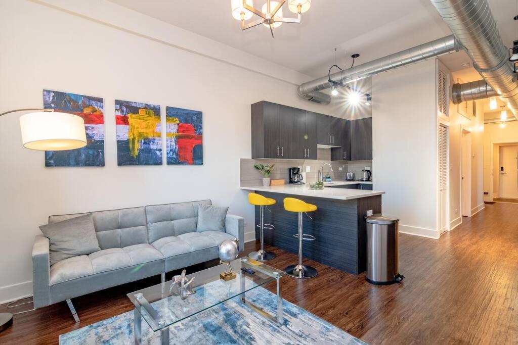 Mccormick Place Homie 3br And 2ba With Optional Parking For Up To 8 Guests Apartamento