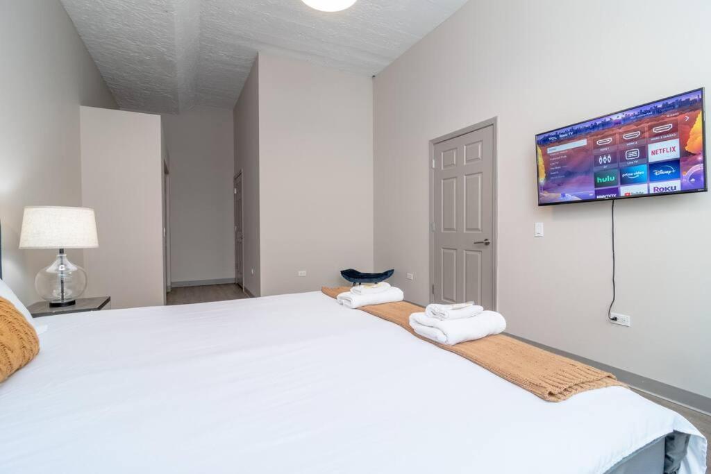 Apartment Mccormick 2br/2ba King Beds With Gym And Optional Parking For Up To 6 Guests