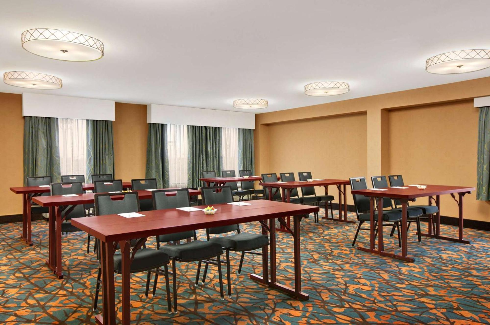 Hampton Chicago-midway Airport Hotel 3*