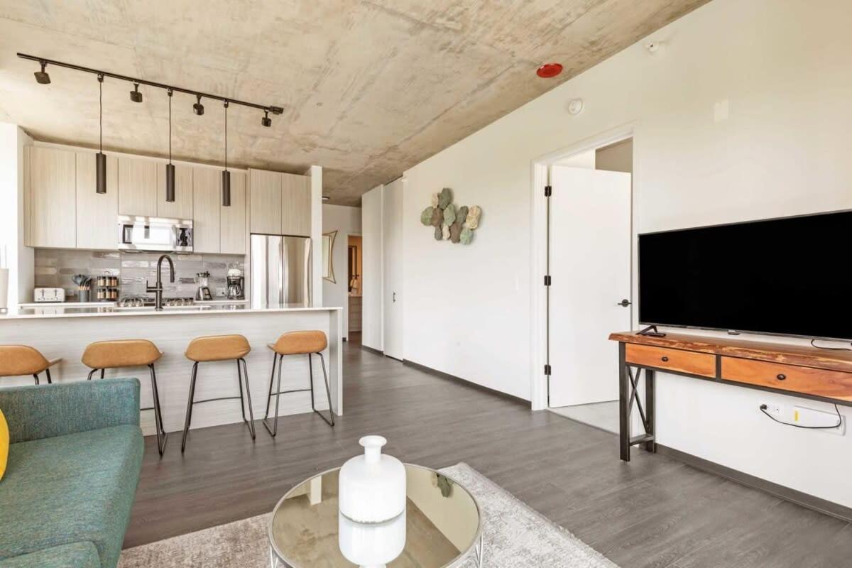 2br Chic New With Rooftop Pool & Gym Apartment *