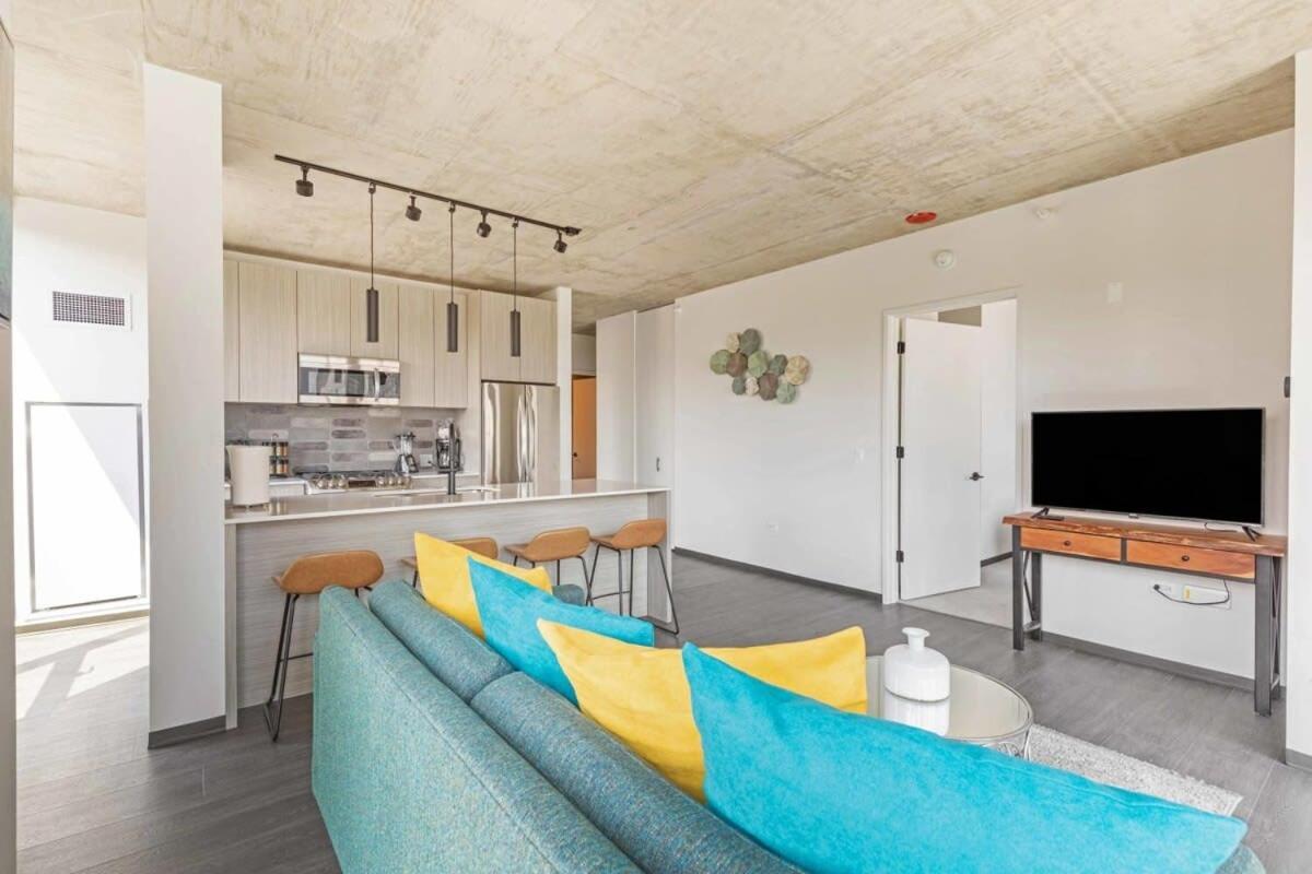 2br Chic New With Rooftop Pool & Gym * Chicago