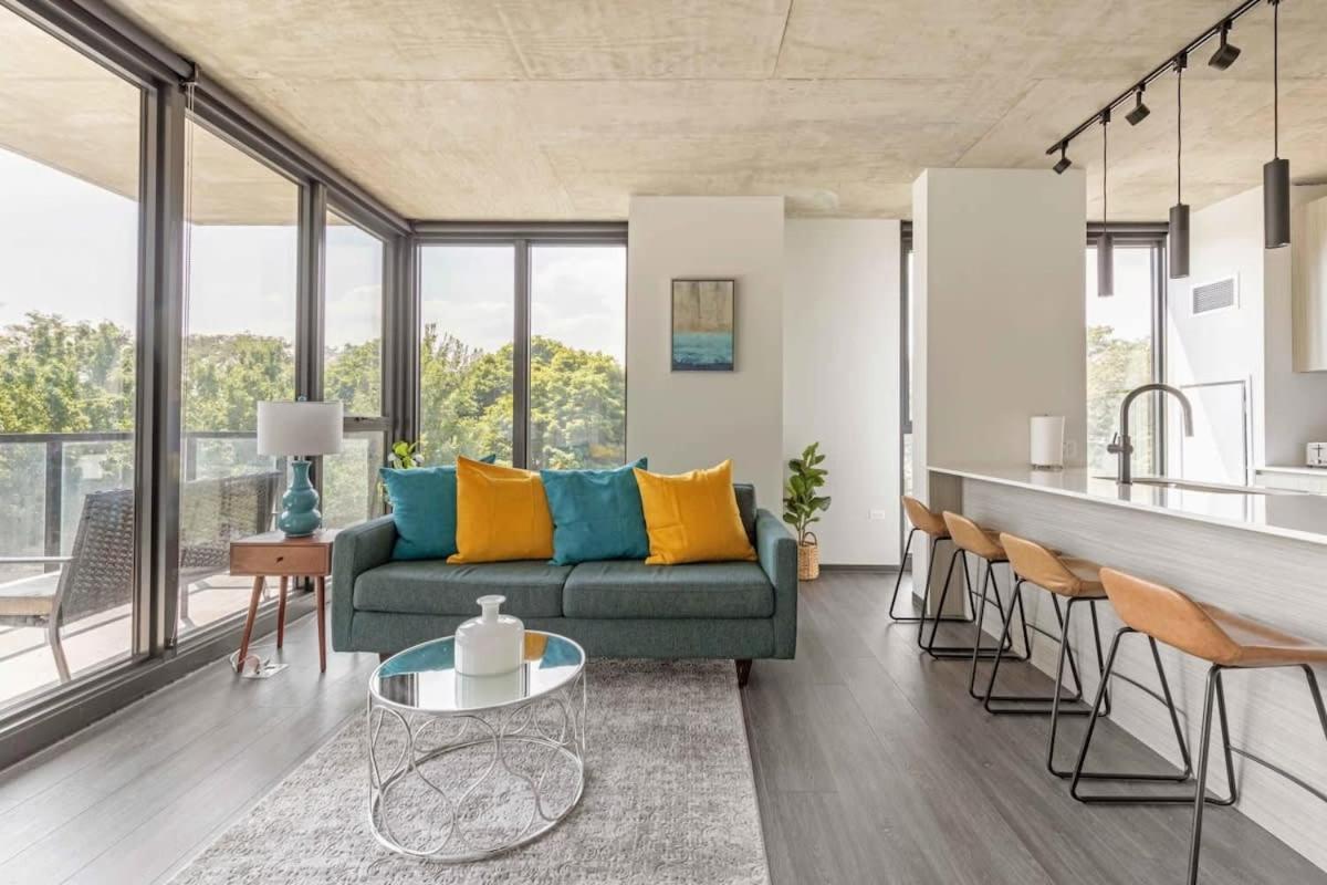2br Chic New With Rooftop Pool & Gym Apartment