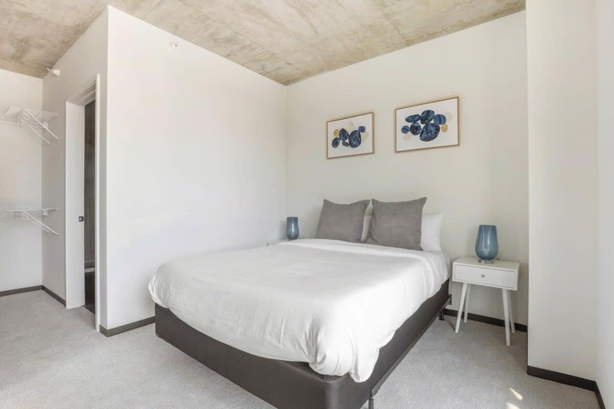 2br Chic New With Rooftop Pool & Gym Apartment