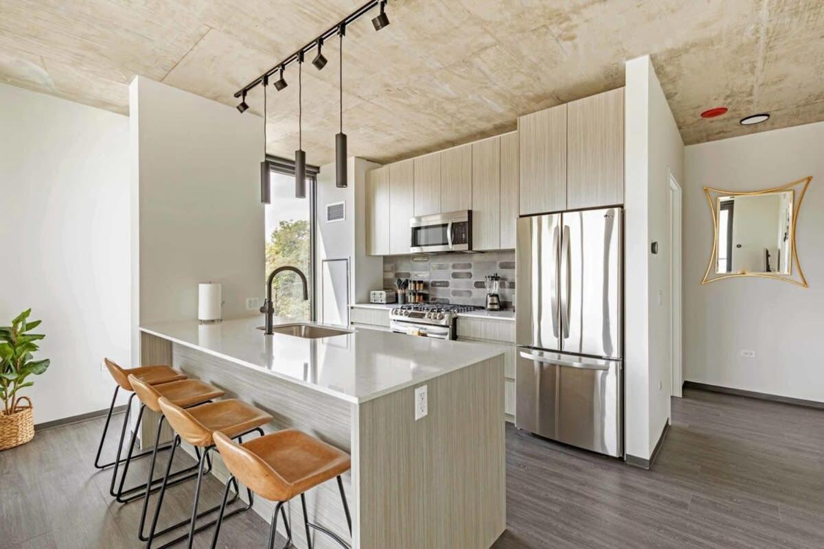 2br Chic New With Rooftop Pool & Gym Apartment *