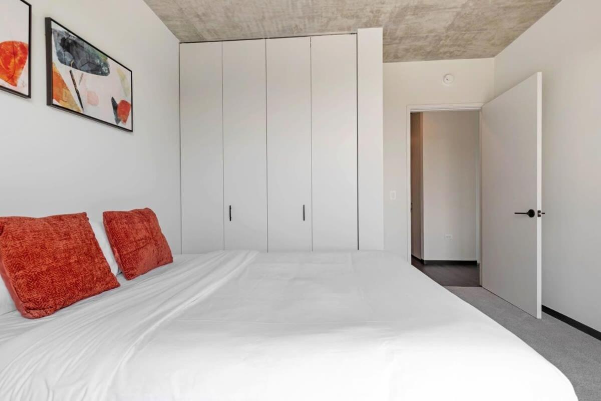 Apartment 2br Chic New With Rooftop Pool & Gym Chicago