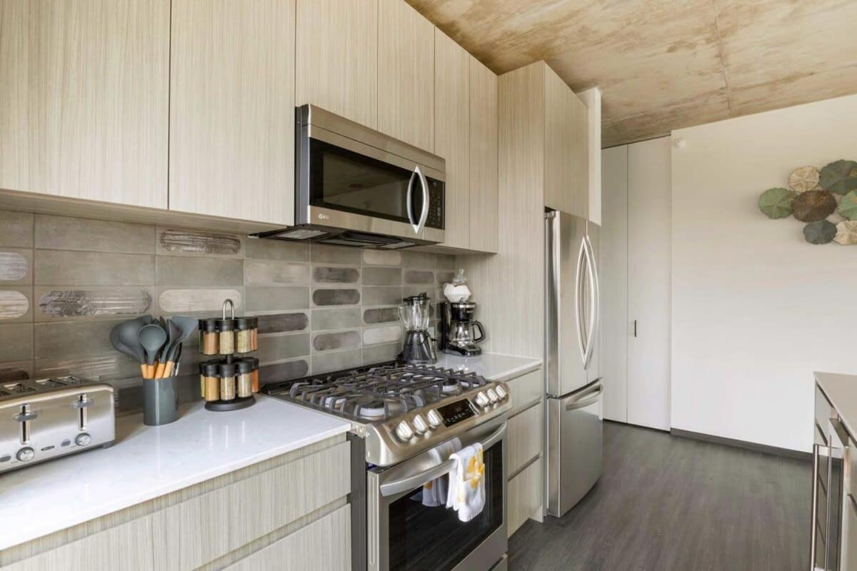 Apartment 2br Chic New With Rooftop Pool & Gym