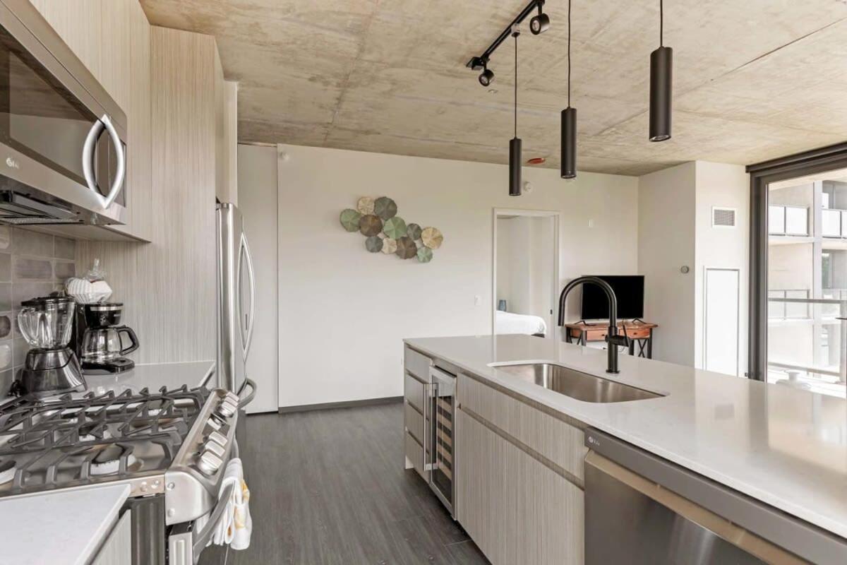 Apartment 2br Chic New With Rooftop Pool & Gym Chicago