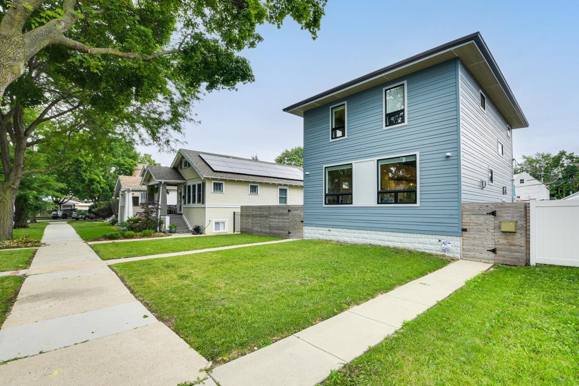 Awesome With Game Room, Deck And Yard! Holiday home Chicago