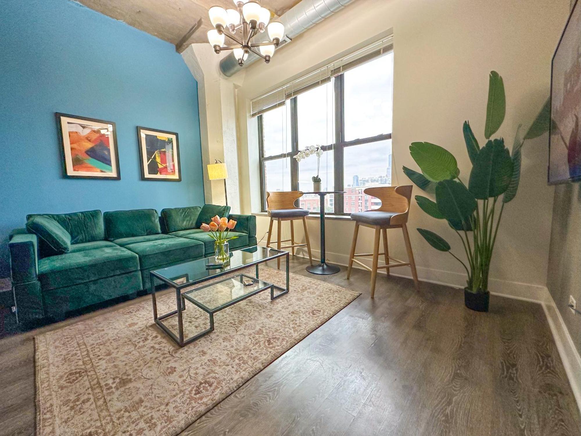 Mccormick 2br-2ba Family Unit For Up To 8 Guests With Skyline View, Optional Parking & Gym Access Chicago