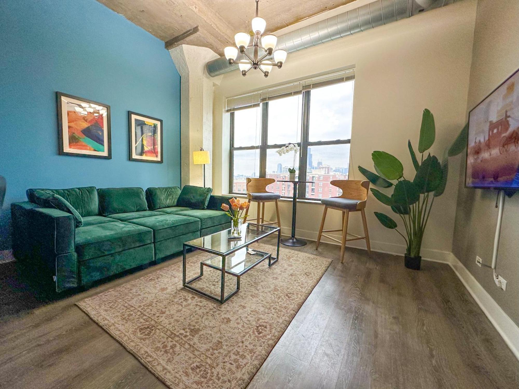Mccormick 2br-2ba Family Unit For Up To 8 Guests With Skyline View, Optional Parking & Gym Access Apartment