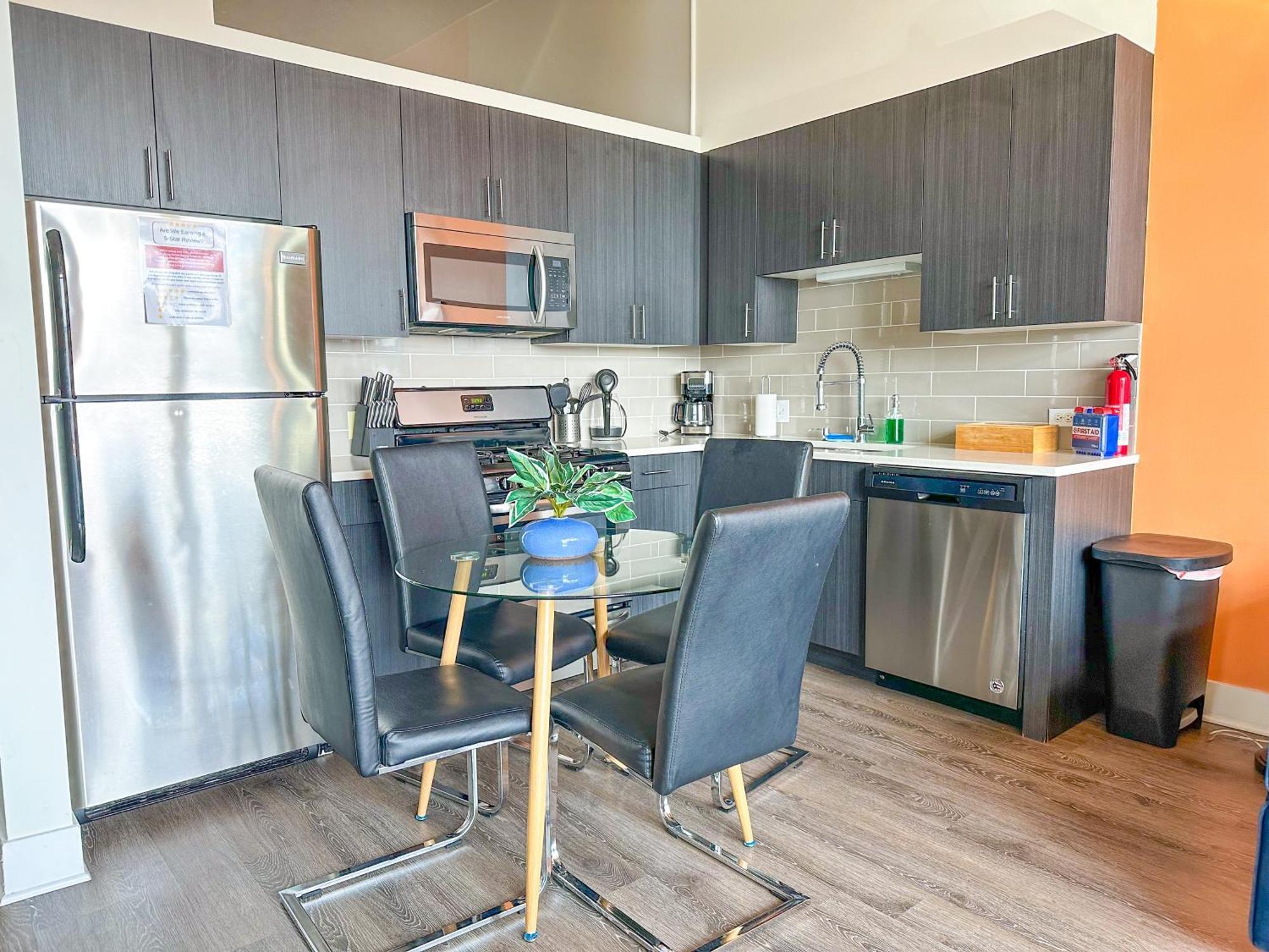 Mccormick Place 2b-2b With Optional Parking And Gym That Sleeps 8