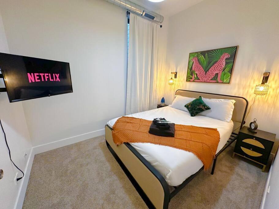 Apartment Mccormick 3bd-2ba With Optional Parking On State Street *