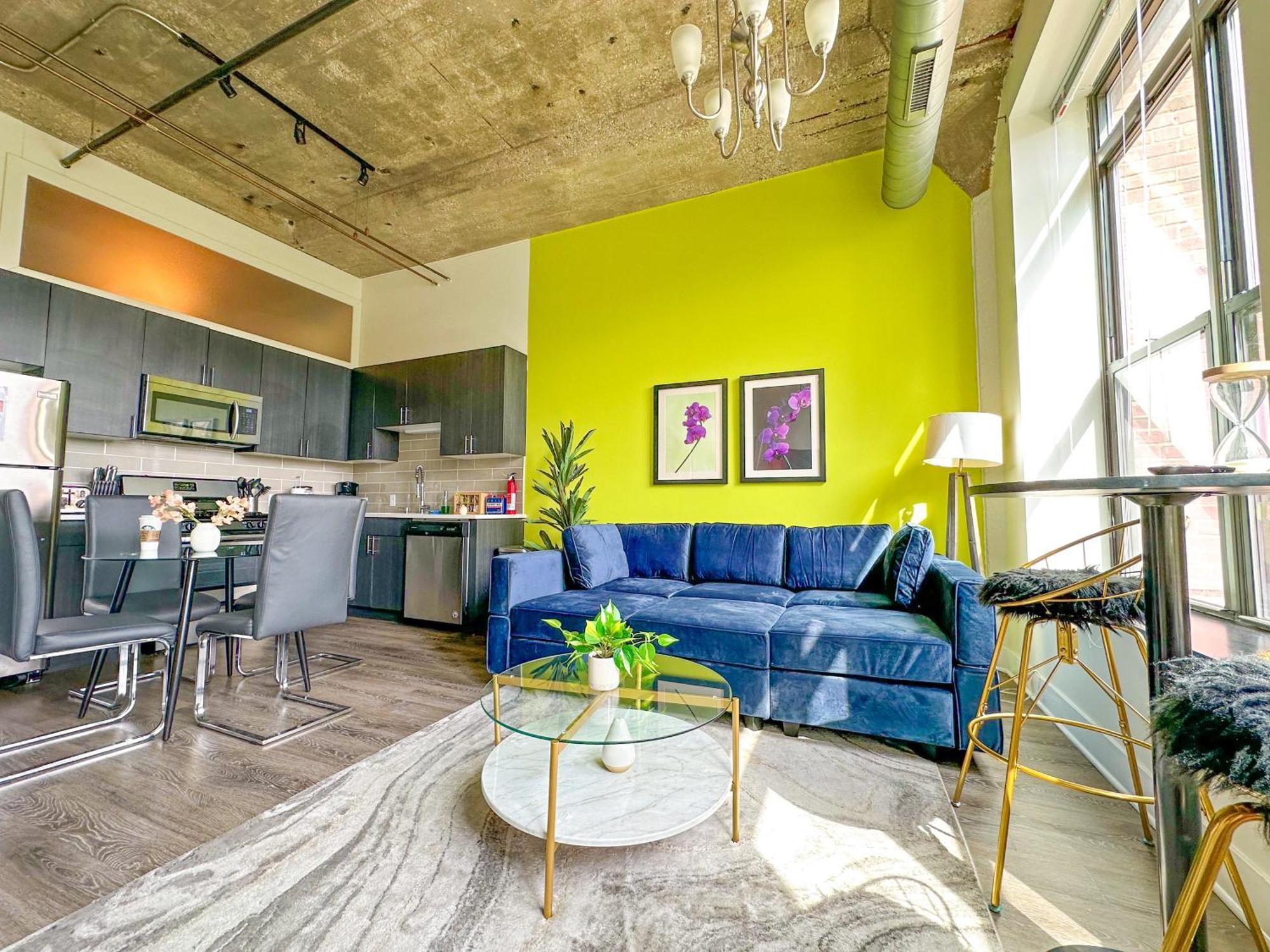 Mccormick 2b-2ba For Up To 8 Guests With Optional Parking And Gym Access Apartment Chicago