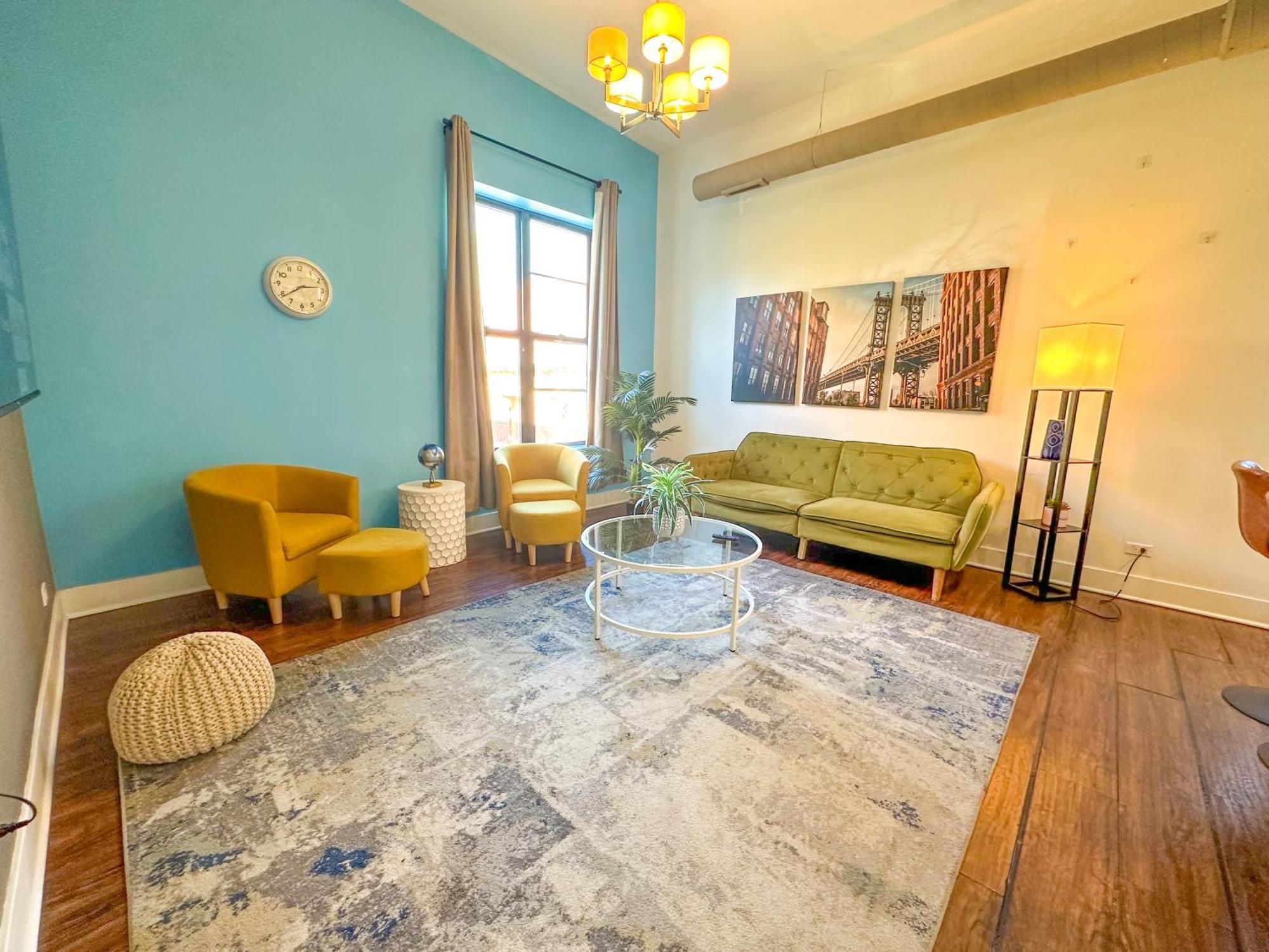 Mccormick Place 3br-2ba With Optional Parking - Sleeps 8 Apartment *
