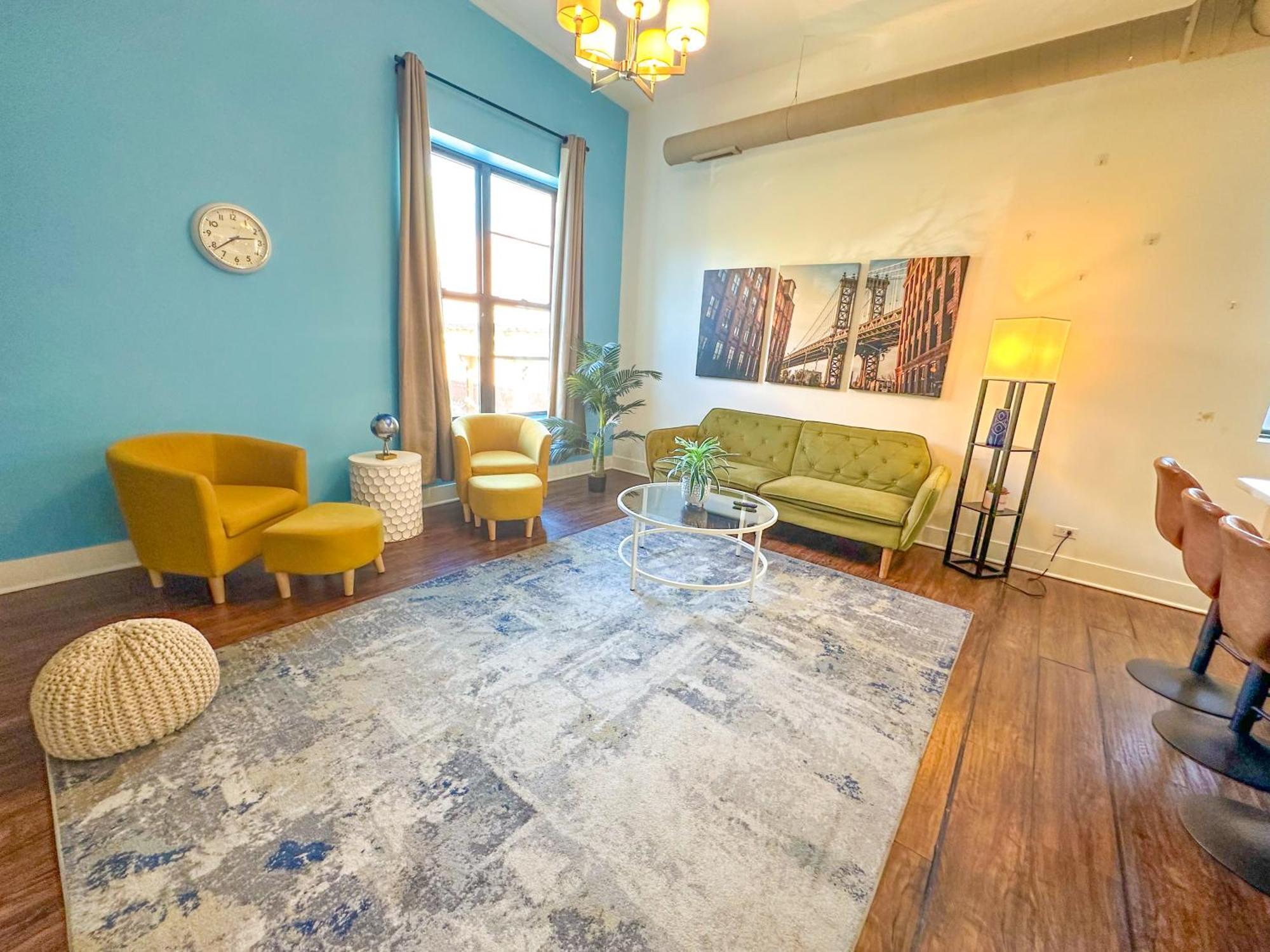Mccormick Place 3br-2ba With Optional Parking - Sleeps 8 Apartment *