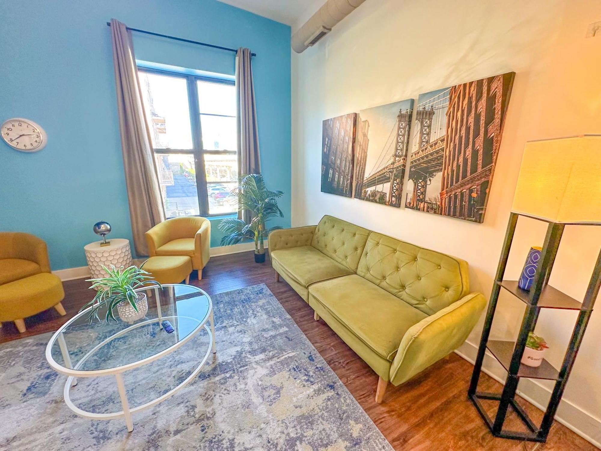 Mccormick Place 3br-2ba With Optional Parking - Sleeps 8 Apartment
