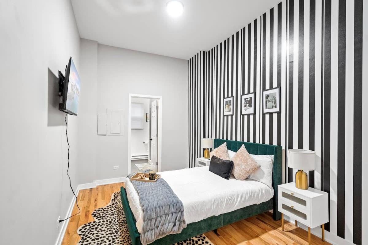 2 Bd 2 Ba Bucktown Safari Flat *