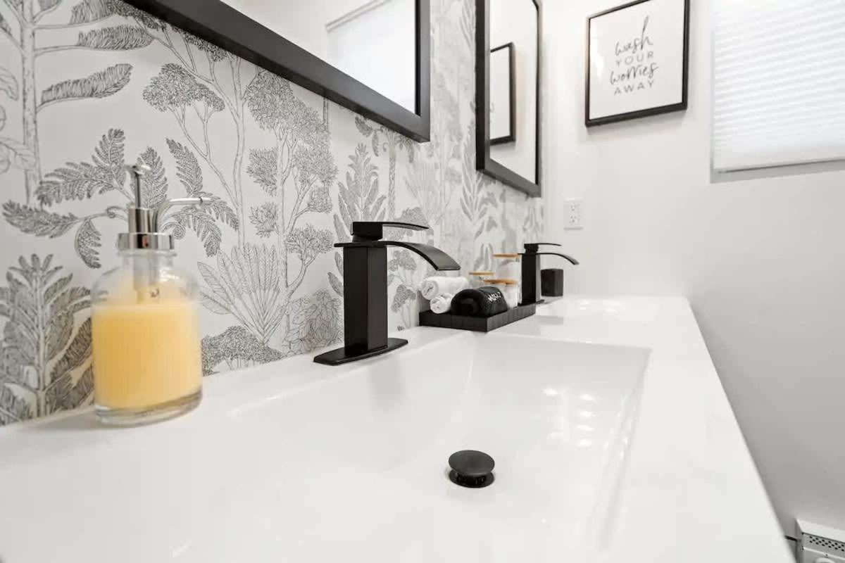 2 Bd 2 Ba Bucktown Safari Flat