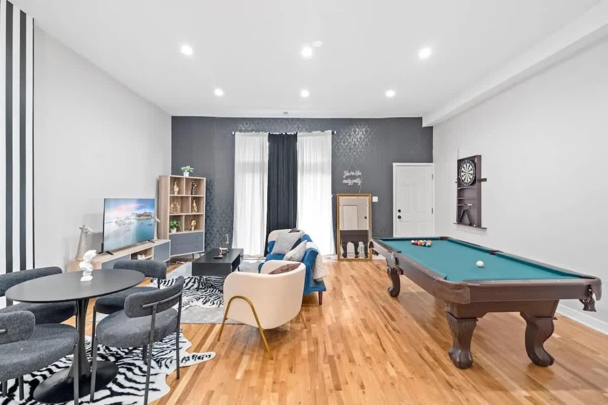 2 Bd 2 Ba Bucktown Safari Flat *