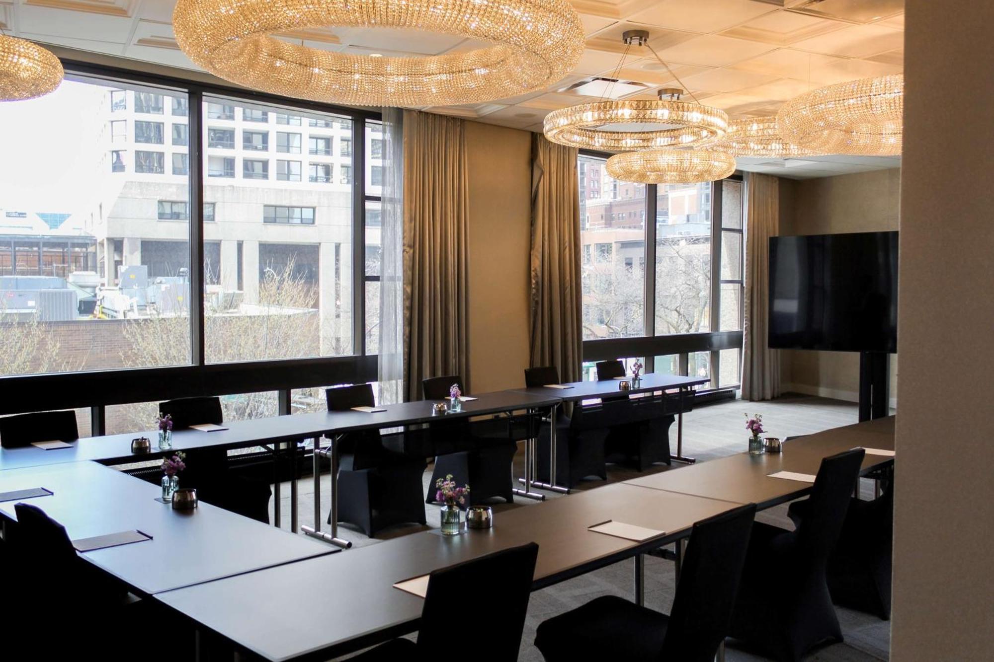 Thompson Chicago, By Hyatt 4* Chicago