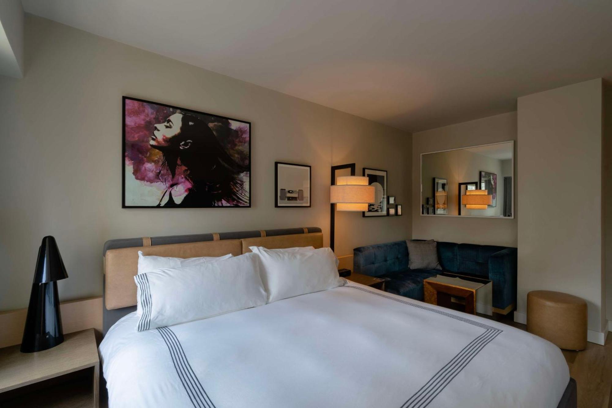 Thompson Chicago, By Hyatt Hotel