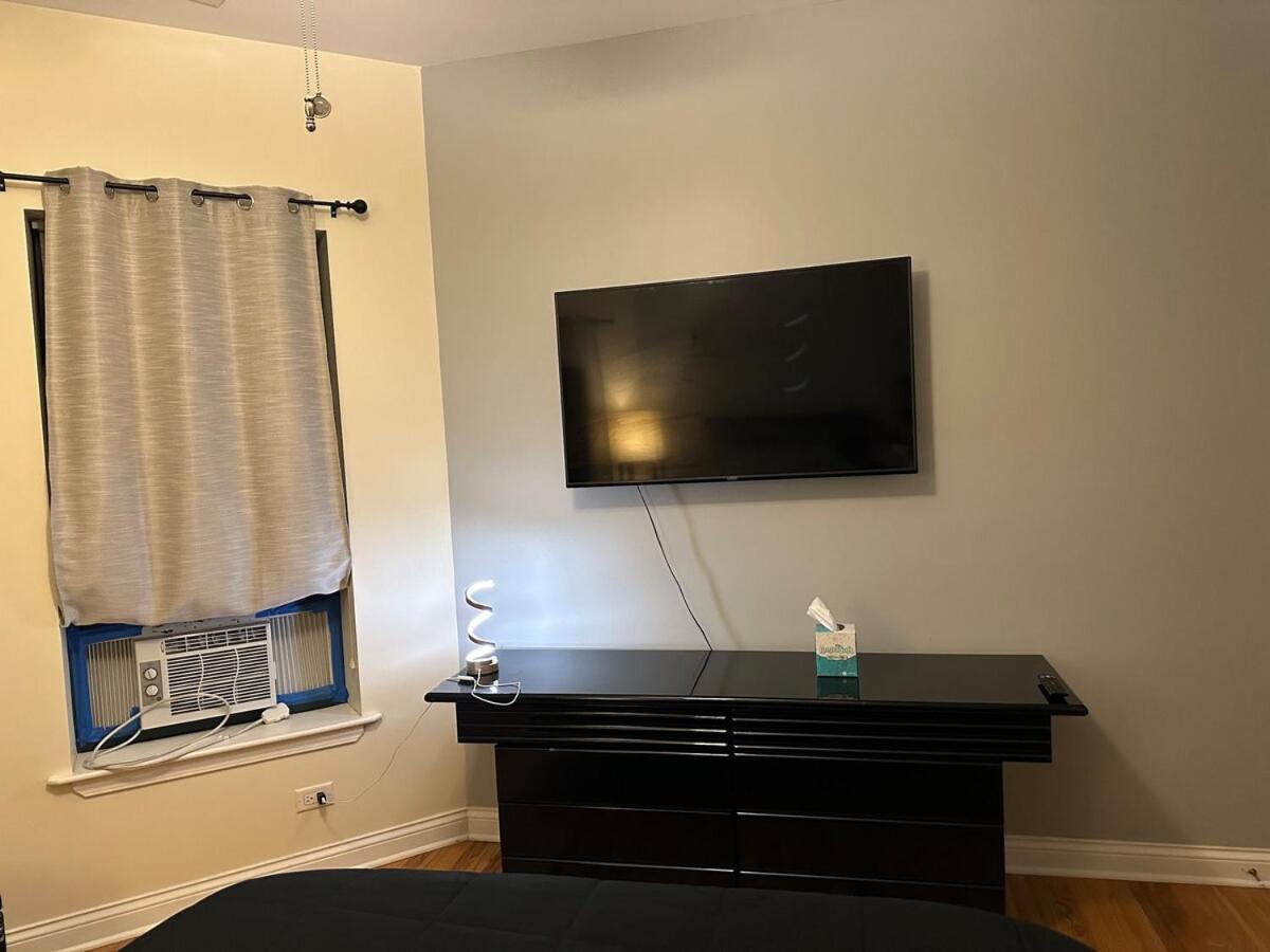 Entire In Heart Of Apartment Chicago