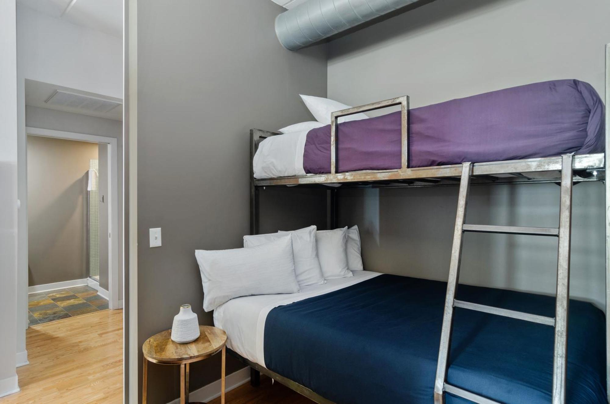 Foodie's Dream! Walk To Amazing Restaurants! Full Kitchen A Balcony For Al Fresco Dining! Apartment