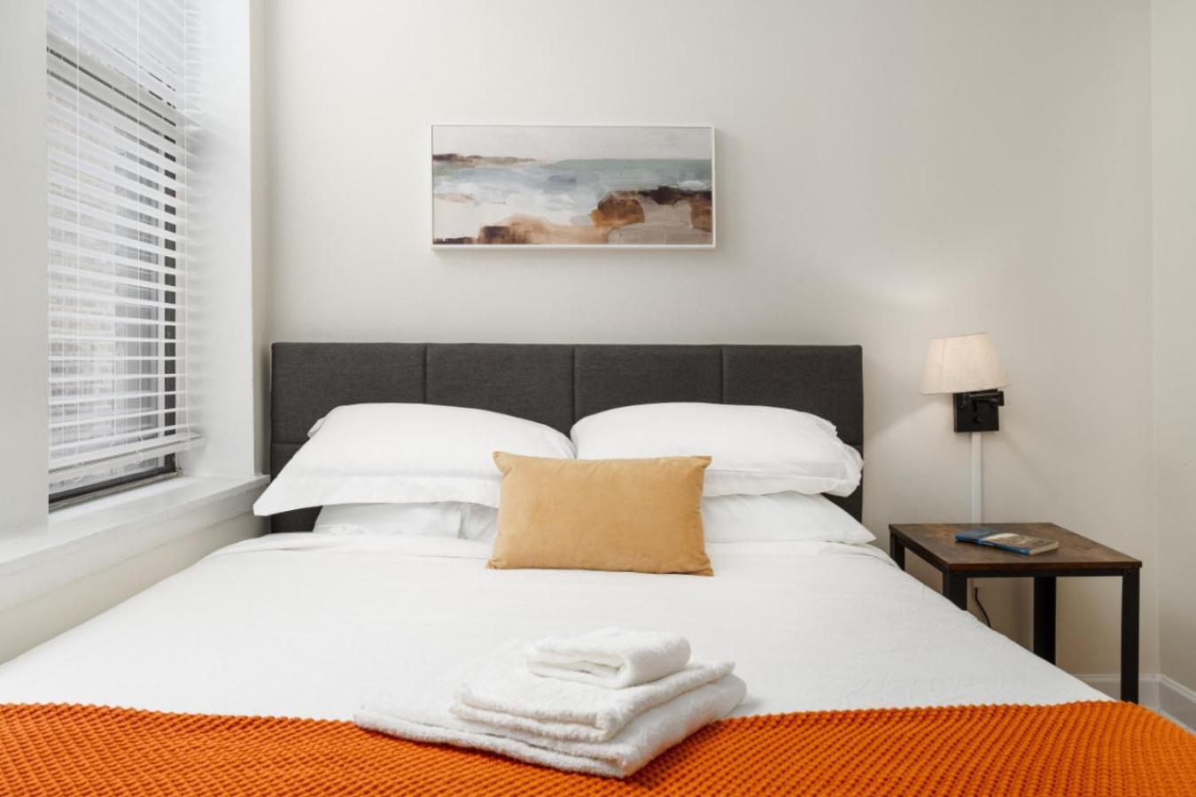 Charming Renovated In Ukrainian Village *