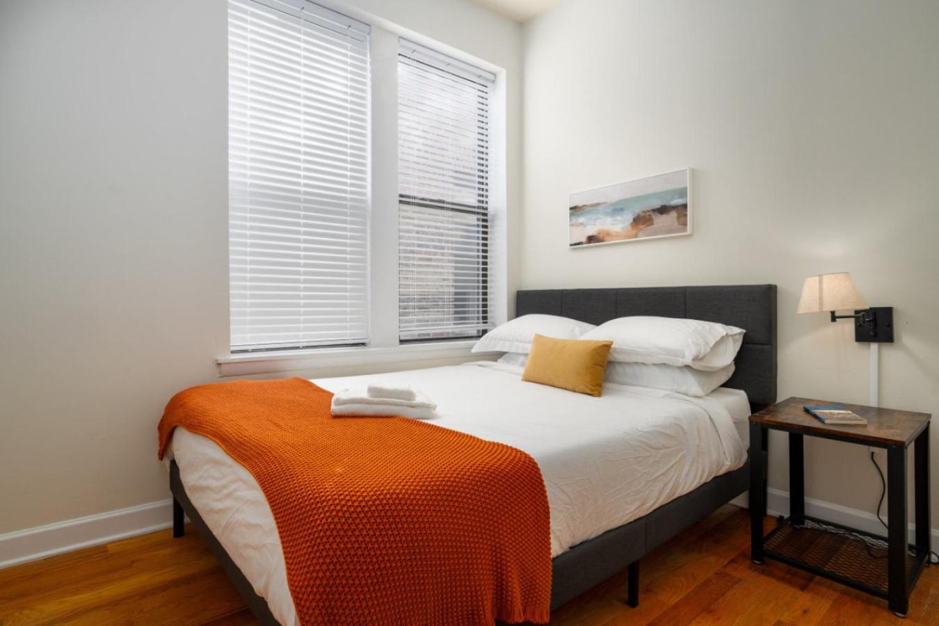 Charming Renovated In Ukrainian Village *