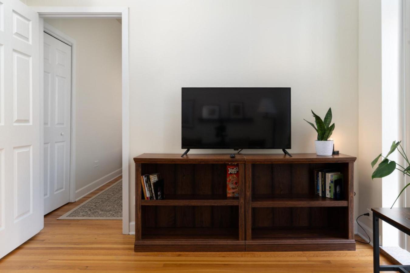 Apartment Charming Renovated In Ukrainian Village