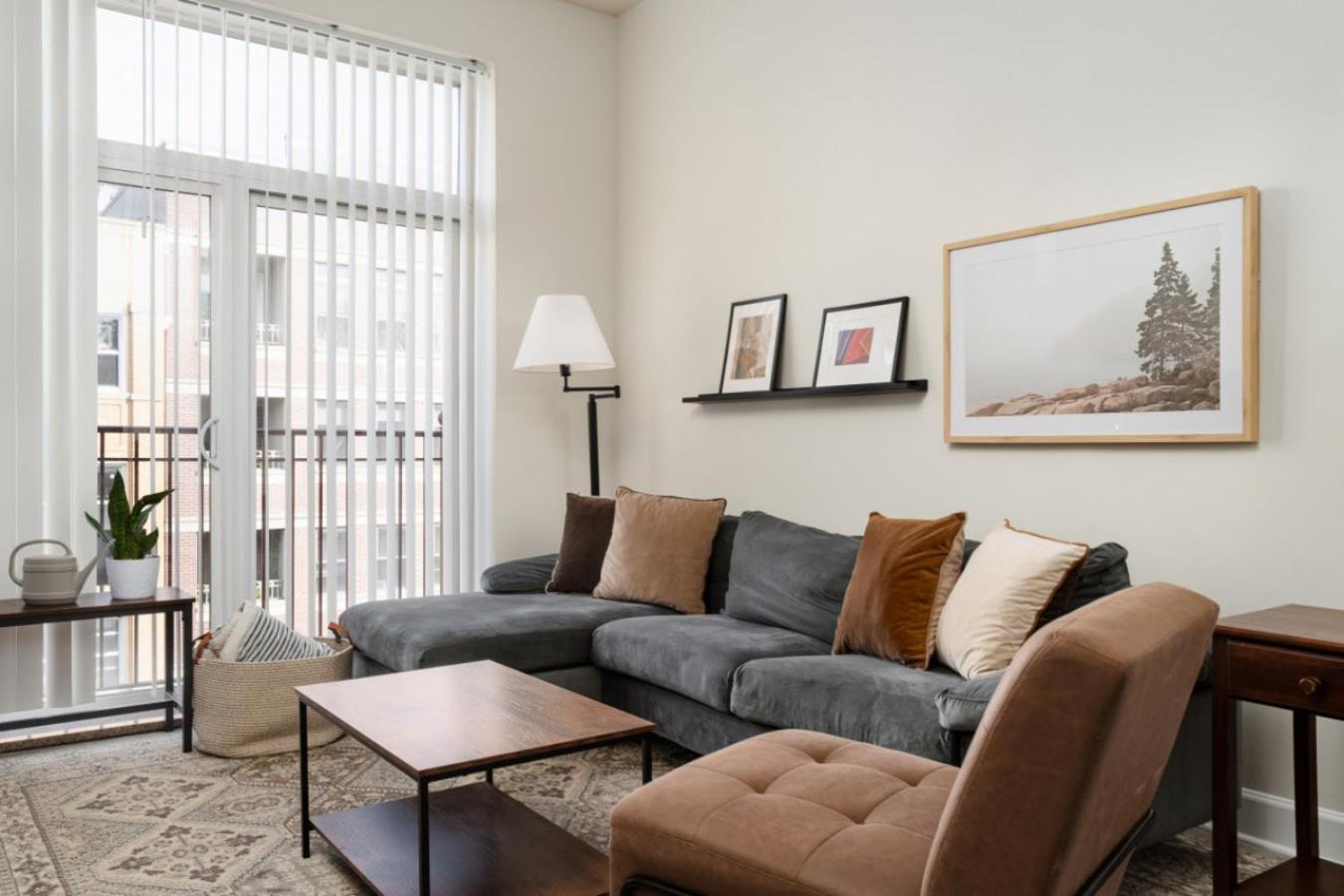 Charming Renovated In Ukrainian Village Apartment *