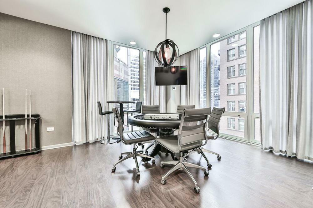Ich Suites * Chicago