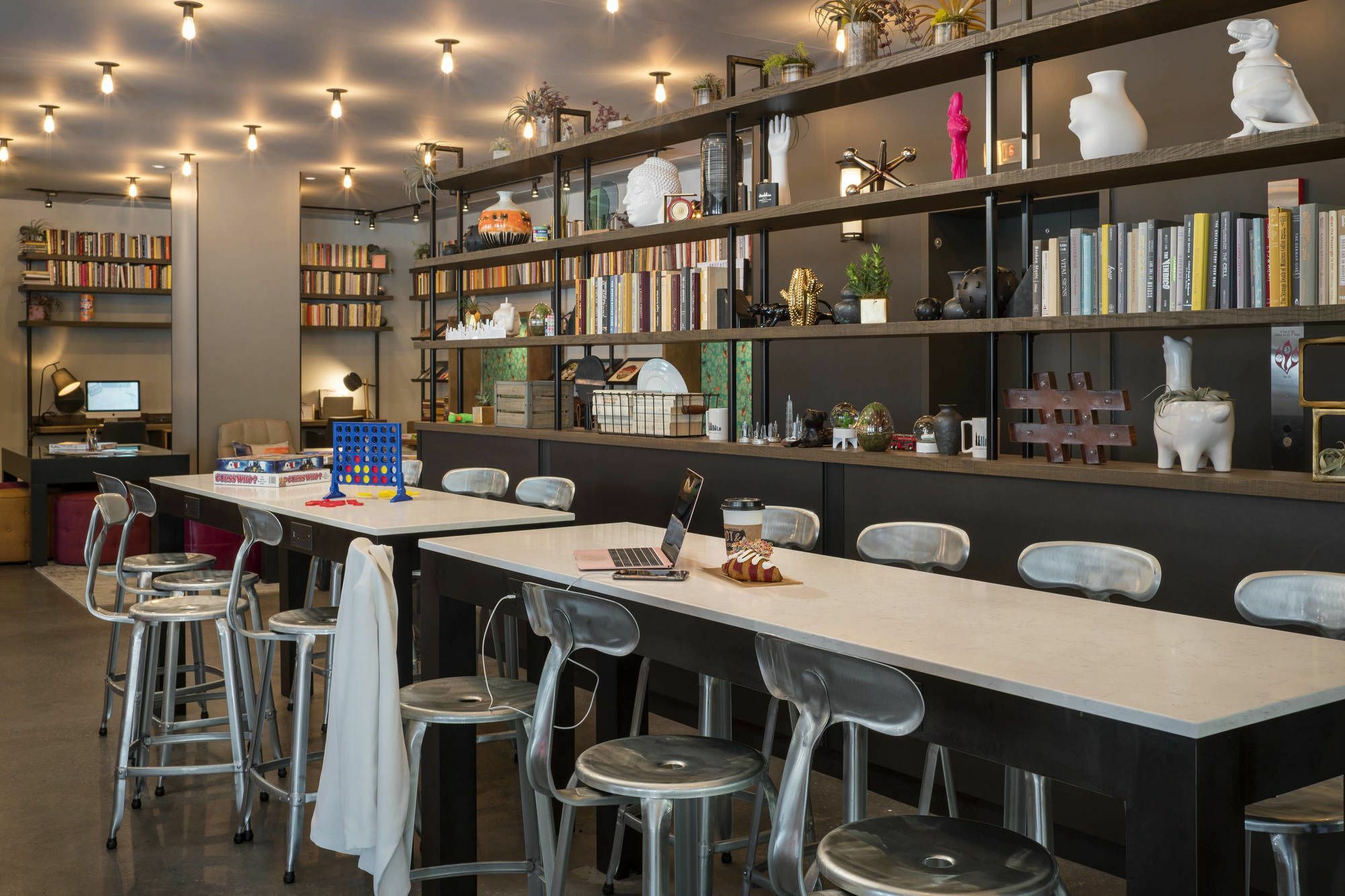 Hotel Moxy Downtown Chicago
