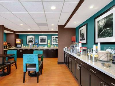 Hampton Chicago-midway Airport Hotel 3*