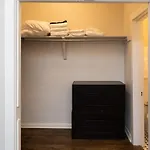 Frontdesk Open Studio Apt Near Promontory Point