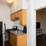 Frontdesk Open Studio Apt Near Promontory Point