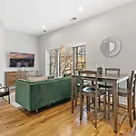 2Br Minimalist Apt In Logan Sq Near Train & Stores - Milwaukee 2