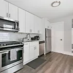 Completely Set-Up 3Br Apt Near Shops & Dining! - Lincoln 3