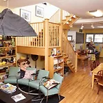 Ray\'S Bucktown Bed And Breakfast