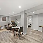 Chic 1Br Apartment With Modern Comforts - Barry Ga