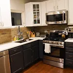 Nice And Cozy. Sleeps 5.