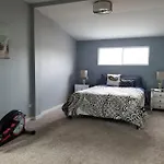Nice And Cozy. Sleeps 5.