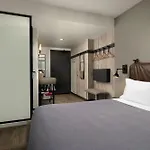 Moxy Chicago Downtown