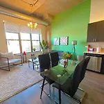 Mccormick 2Br-2Ba For Up To 8 Guests With Skyline View, Optional Parking & Gym Access
