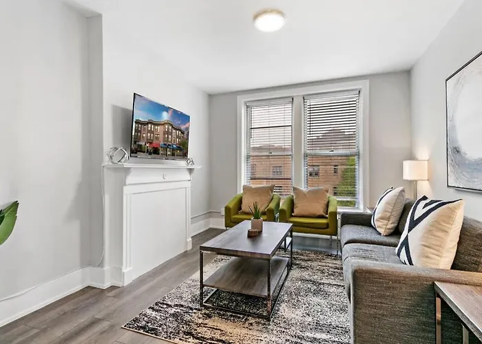 Completely Set-Up 3Br Apt Near Shops & Dining! - Lincoln 3