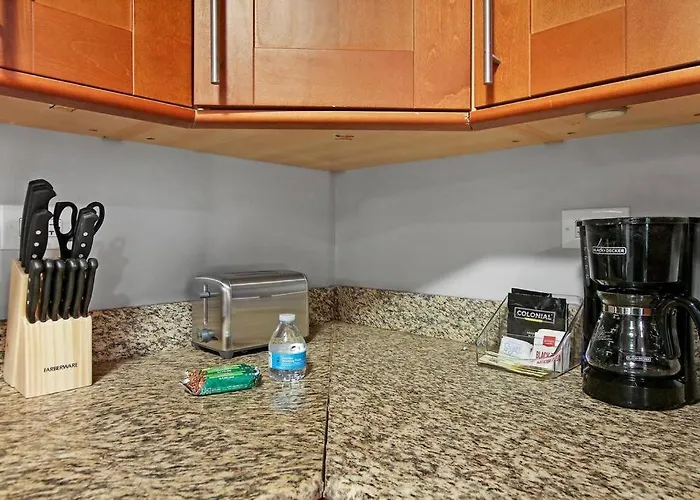 Chic 1Br Apartment With Modern Comforts - Barry Ga