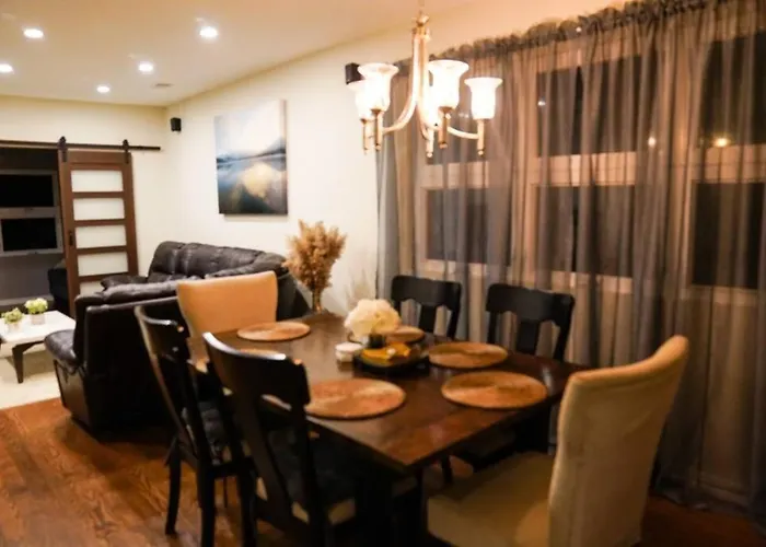 Nice And Cozy. Sleeps 5.