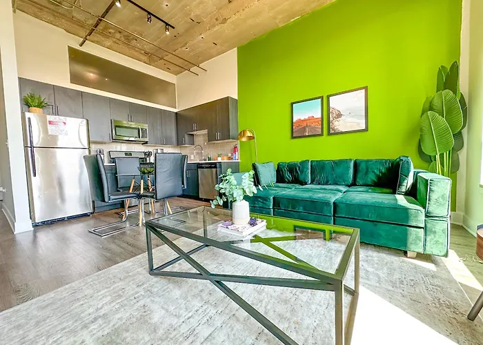 Central 2Br South Loop Location With Optional Parking & Gym Access Near Mccormick Place, Shedd Aquarium & Navy Pier